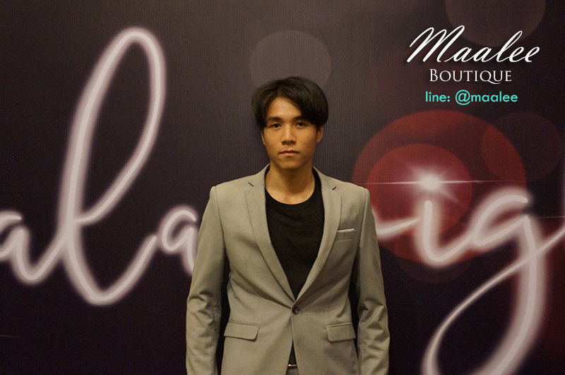 พร้อมเช่า ชุดสูทชาย สีเทาอ่อน เข้ารูป พร้อมเสื้อกั๊ก