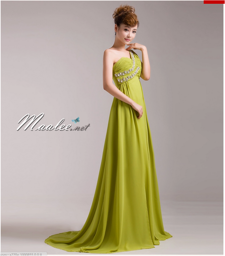 พร้อมเช่า ชุดราตรียาว สีเขียว แต่งเพรชช่วงอก