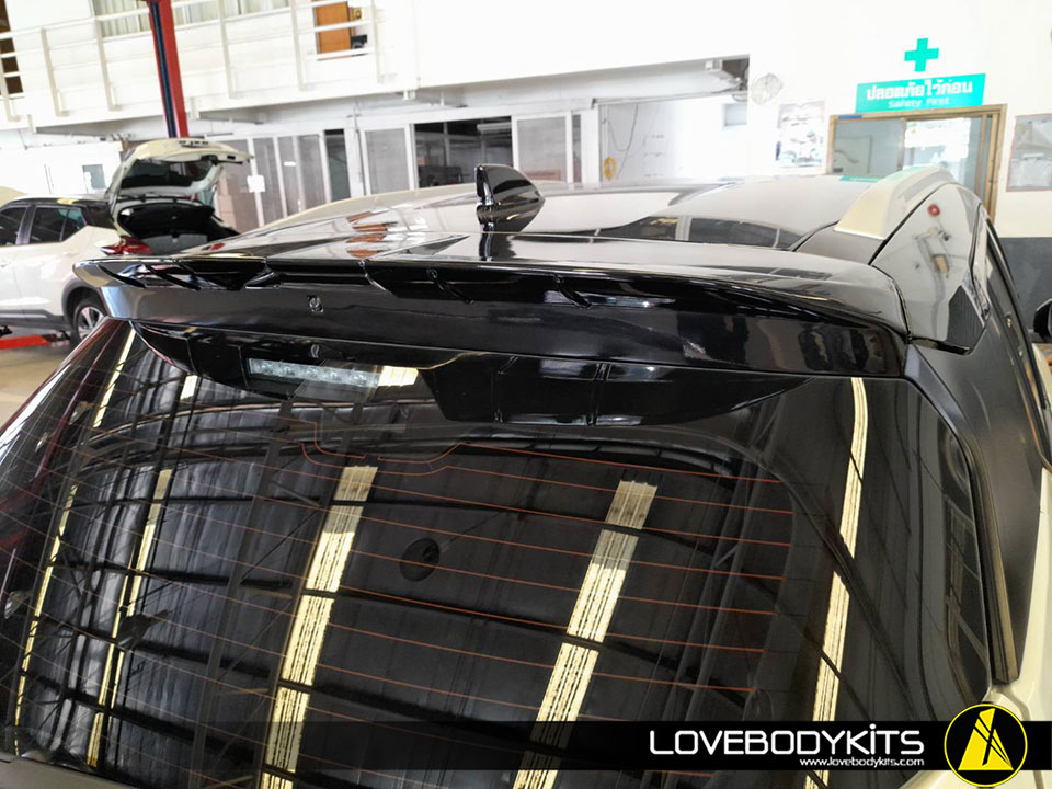 ชุดแต่ง LUM-GA : KICKS