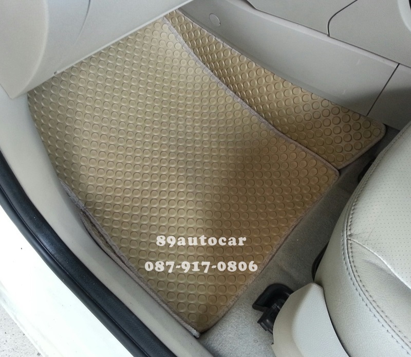 ขายพรมลายกระดุมปูพื้นรถยนต์เข้ารูป ford focus 2005 ลายกระดุมสีครีมขอบครีม