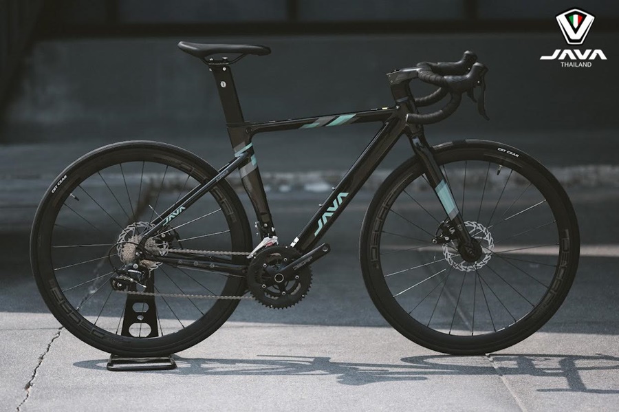 จักรยานเสือหมอบ JAVA AURIGA ชุดขับ DECA Shimano Sora 18speeds เฟรมอลูมิเนียม ลบรอยเชื่อม แฮนด์อลูมิเนียม lntegrated 700c