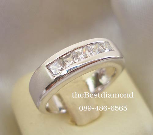 BR423RD-M+++ แหวนเพชรcz สี่เหลี่ยม ฝังแบบสอด+++ งานเหมือนร้านจิวเวลลี่เลยค่ะ งานเรียบร้อย สวยหรู ฝังแบบนี้ค่อนข้างยาก ใส่ได้ทั้งหญิงและชาย