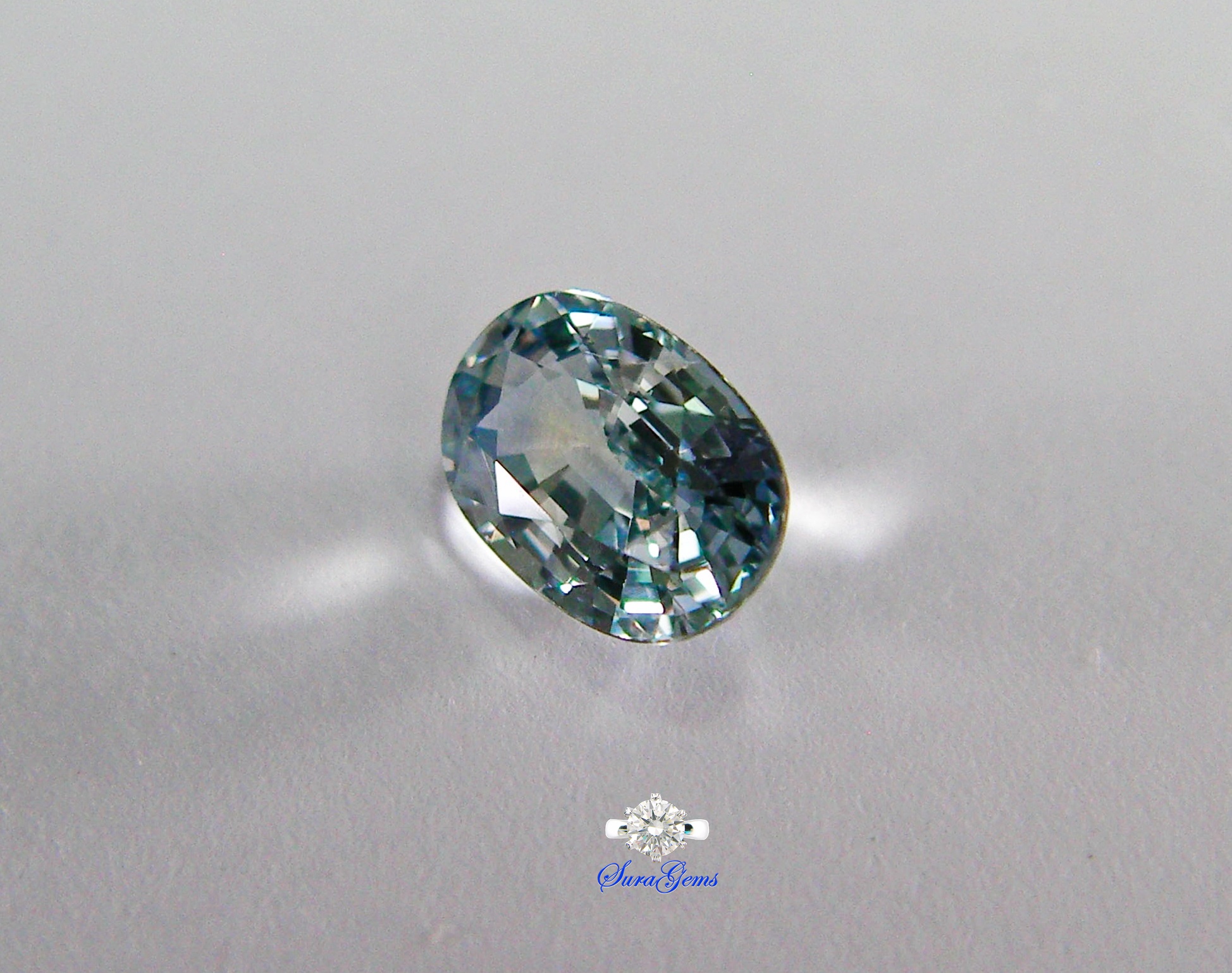 ฟ้าอมเขียวแซฟไฟร์ !ดิบ Unheated Bluish-Green Sapphire 未加熱藍綠色藍寶石 weight 0.65 ct. Clarity VVS-IF .