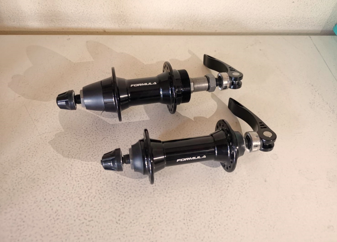 ดุมหลัง ดุมเสือภูเขา FORMULA MTB Rear HUBS Rotary Fl (เฟืองเกลียว) 32/36 รู สีดำและสีเงิน ดุมเกลียว