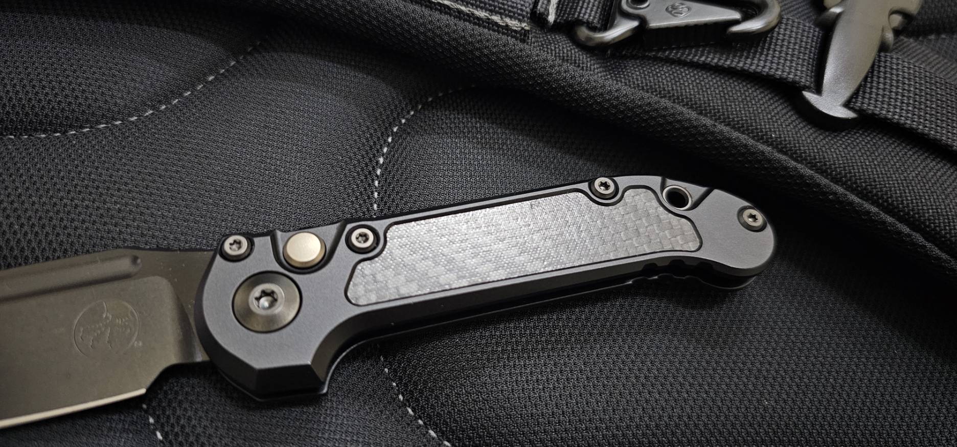 Microtech LUDT S/E Gen III - DLC Handle Carbon Fiber Inlay - DLC Blade