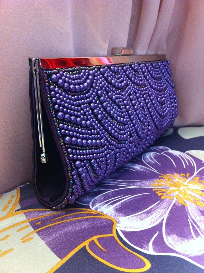 พร้อมส่ง Evening Clutch กระเป๋าออกงาน สีม่วง ปักมุกลายโค้ง งานสวยละเอียด