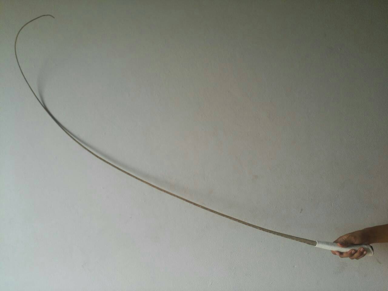 หางปลากระเบน แส้ปลากระเบน หางกระเบน ด้ามพันเชือกสวยงาม ความยาวประมาณ 1 เมตร