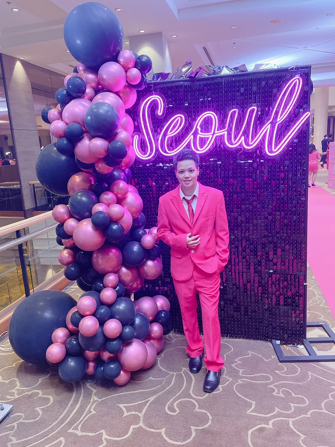 พร้อมเช่า ชุดสูทชาย สี Hot Pink สูท 2 กระดุม ไม่มีกั๊ก