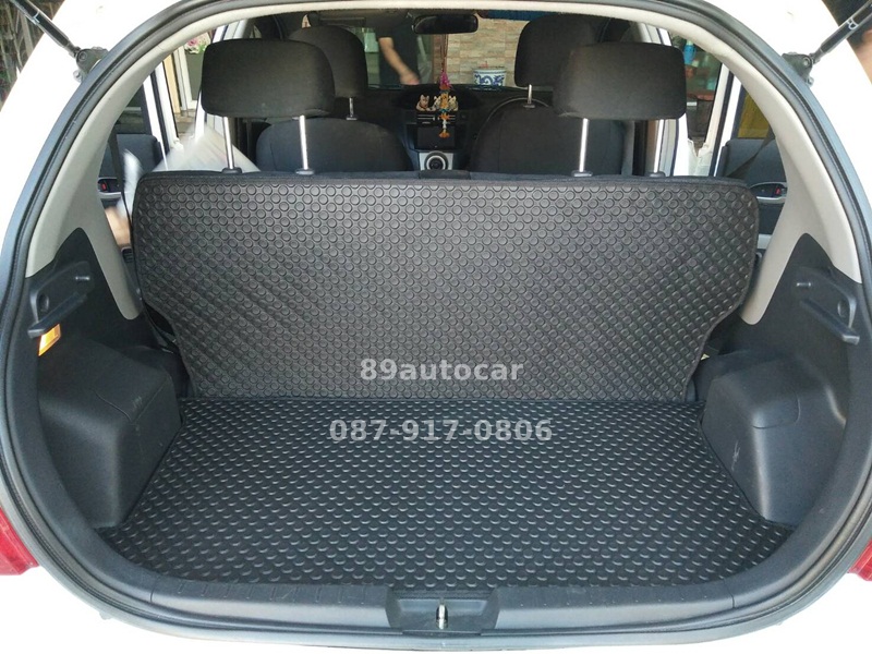 ยางปูพื้นรถยนต์เข้ารูป Toyota Yaris 2006 กระดุมสีดำขอบดำ + ท้าย + พับเบาะ