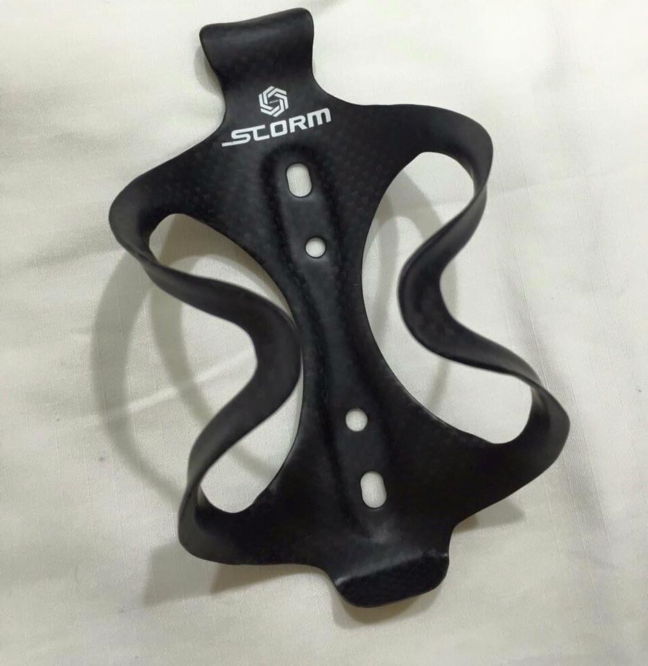ขากระติกคาร์บ้อน STROM CARBON BOTTLE CAGE (ดำด้าน และ ดำเงา)