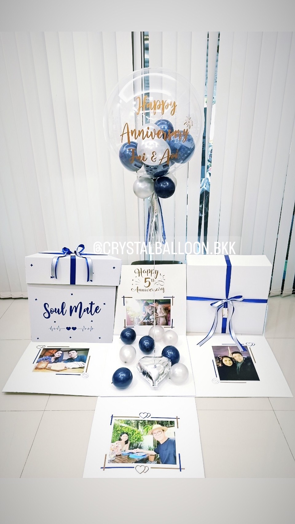 ลูกโป่ง Anniversary Surprise Box กล่องเซอร์ไพรส์วันครบรอบ Bubble USA ขนาด 24" Theme Dark Blue พร้อมตกแต่ง สามารถใส่รูปได้ 4 ใบ สามารถเปลี่ยนสีลูกโป่ง/เปลี่ยนข้อความได้