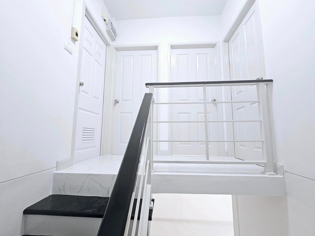 ขายทาวน์เฮ้าส์ 2 ชั้น หมู่่บ้านพฤกษา67 แบบ 3 ห้องนอน 2 ห้องน้ำ ใกล้รถไฟฟ้าคูคต รีโนเวทใหม่พร้อมอยู่ โอนฟรีทุกค่าใช้จ่าย