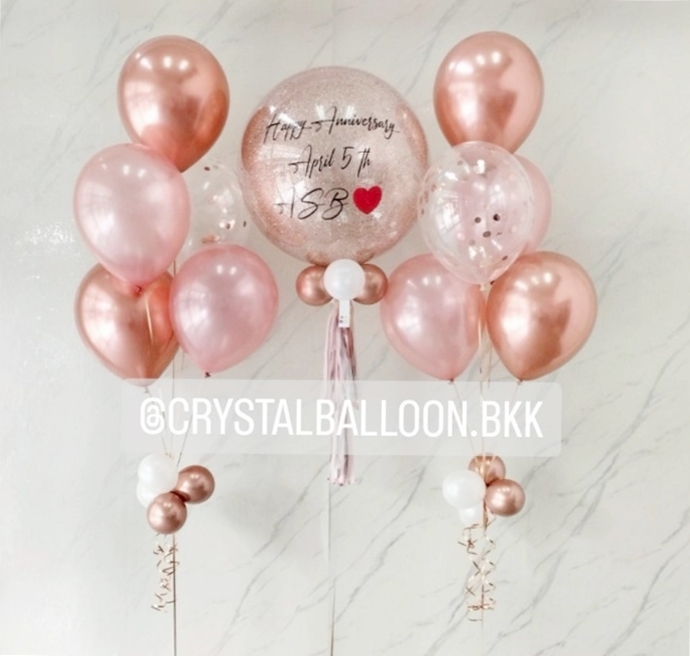 ลูกโป่ง วันครบรอบ Bubble ขนาด 24" กลิตเตอร์สีโรสโกลด์ พร้อม ลูกโป่ง ช่อ 5 ลูก 2 ช่อ พร้อมตกเเต่ง สามารถเปลี่ยนสีลูกโป่ง/เปลี่ยนข้อความ/เปลี่ยนขนาดได้