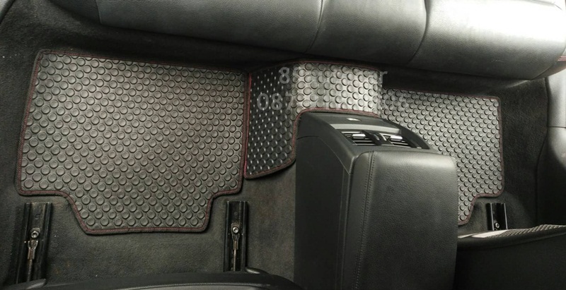 ผ้ายางเข้ารูปปูรถยนต์ราคาถูกส่งฟรี BMW 320 F30 ลายกระดุมสีดำ ขอบดำ ด้ายแดง