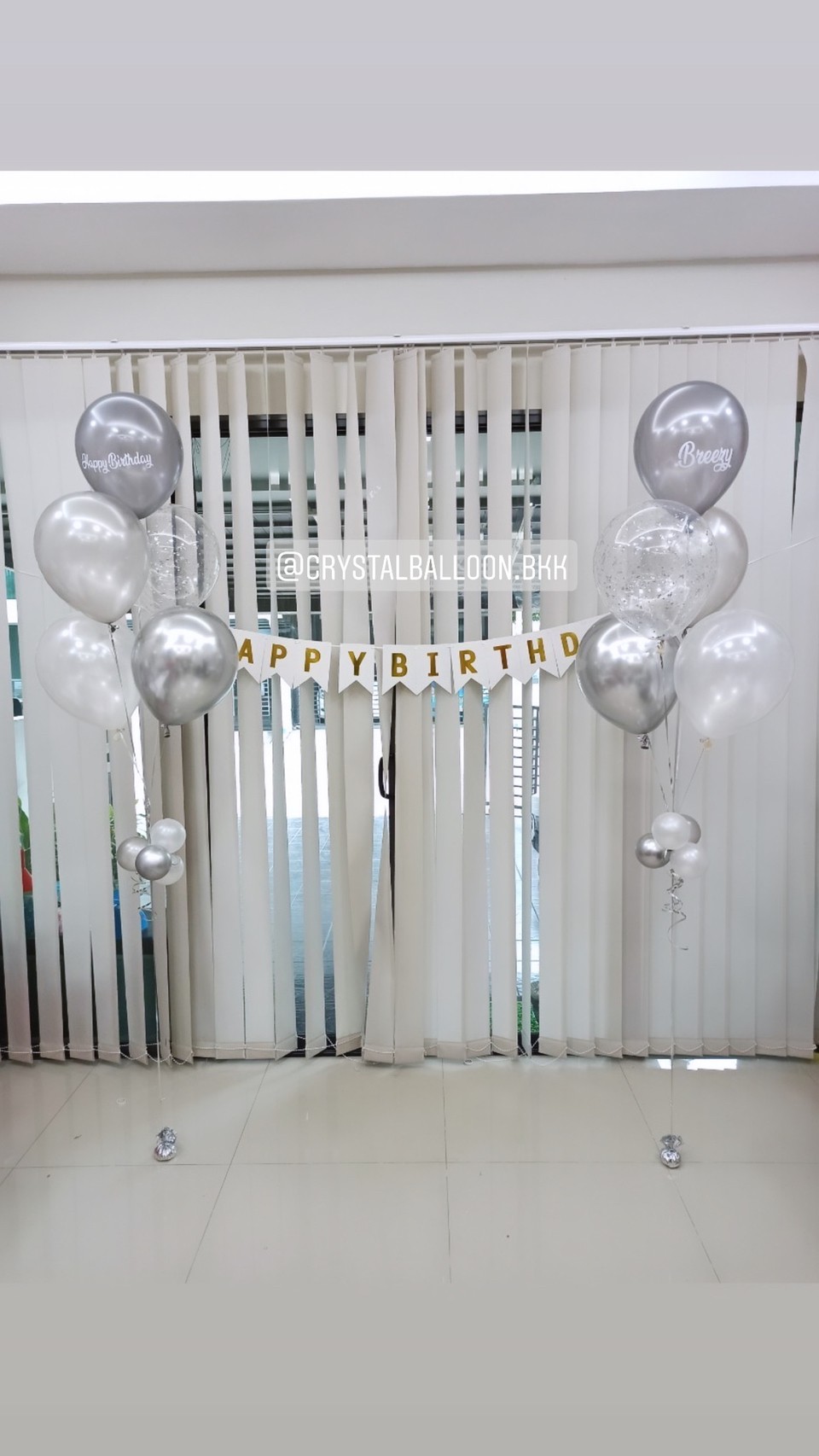 ลูกโป่ง วันเกิด ราคาประหยัด Theme สีเทา พร้อม ช่อลูกโป่ง ช่อ 5 ลูก 2 ช่อ พร้อม ป้ายธง Happy Birthday พร้อมตกเเต่ง สามารถเปลี่ยนสีลูกโป่ง/เปลี่ยนสีป้ายธงได้