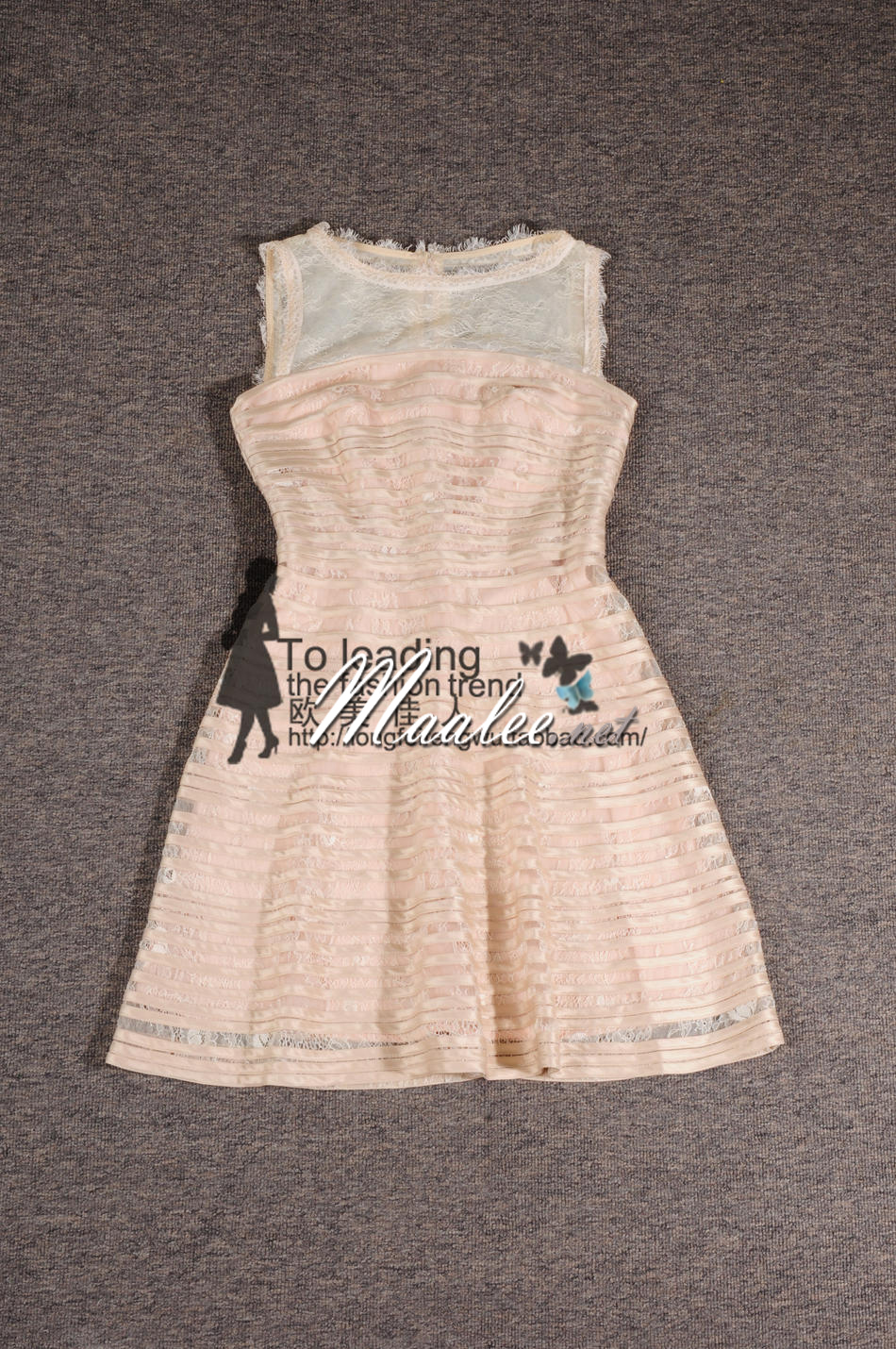 พร้อมเช่า ชุดเดรส/ชุดราตรีสั้น แขนกุด สี Apricot ผ้าลูกไม้โปร่ง ซับในสีเนื้อ ด้านนอกตัดเย็บทำเป็นลายขวาง