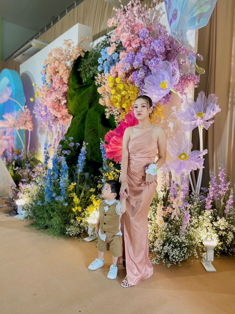 พร้อมเช่า ชุดเดรส ชุดออกงาน ราตรียาว ไหล่เดี่ยว ผ้าซาร่าเงาใส่แล้วผอม สีโรสโกล์ด