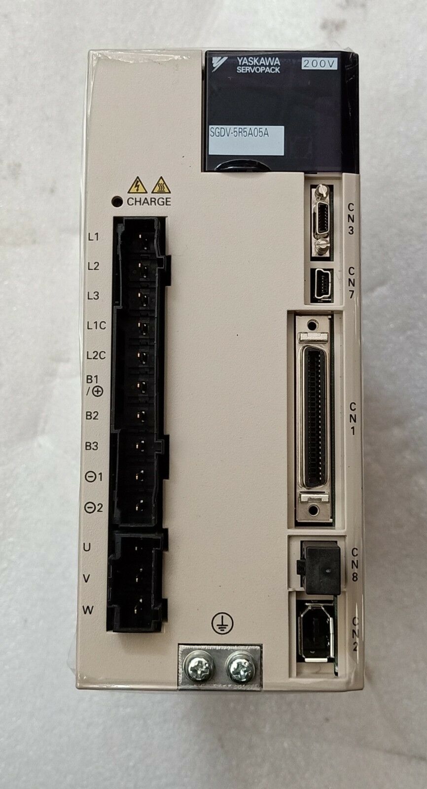 SERVO DRIVE " YASKAWA " รุ่น SGDV-5R5A05A