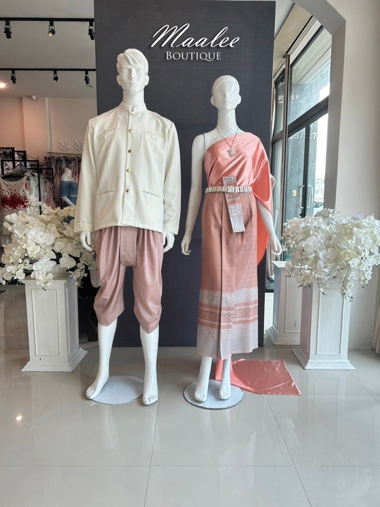 เช่า ชุดไทย ชุดเพื่อนเจ้าสาว ชุดไทยผ้าถุงสีเทาส้มเงิน สไบสีโอโรส