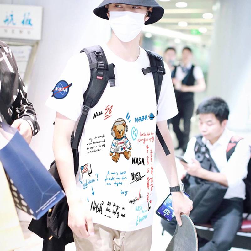 เสื้อยืด (T-Shirt) NASA แบบ หวังอี้ป๋อ