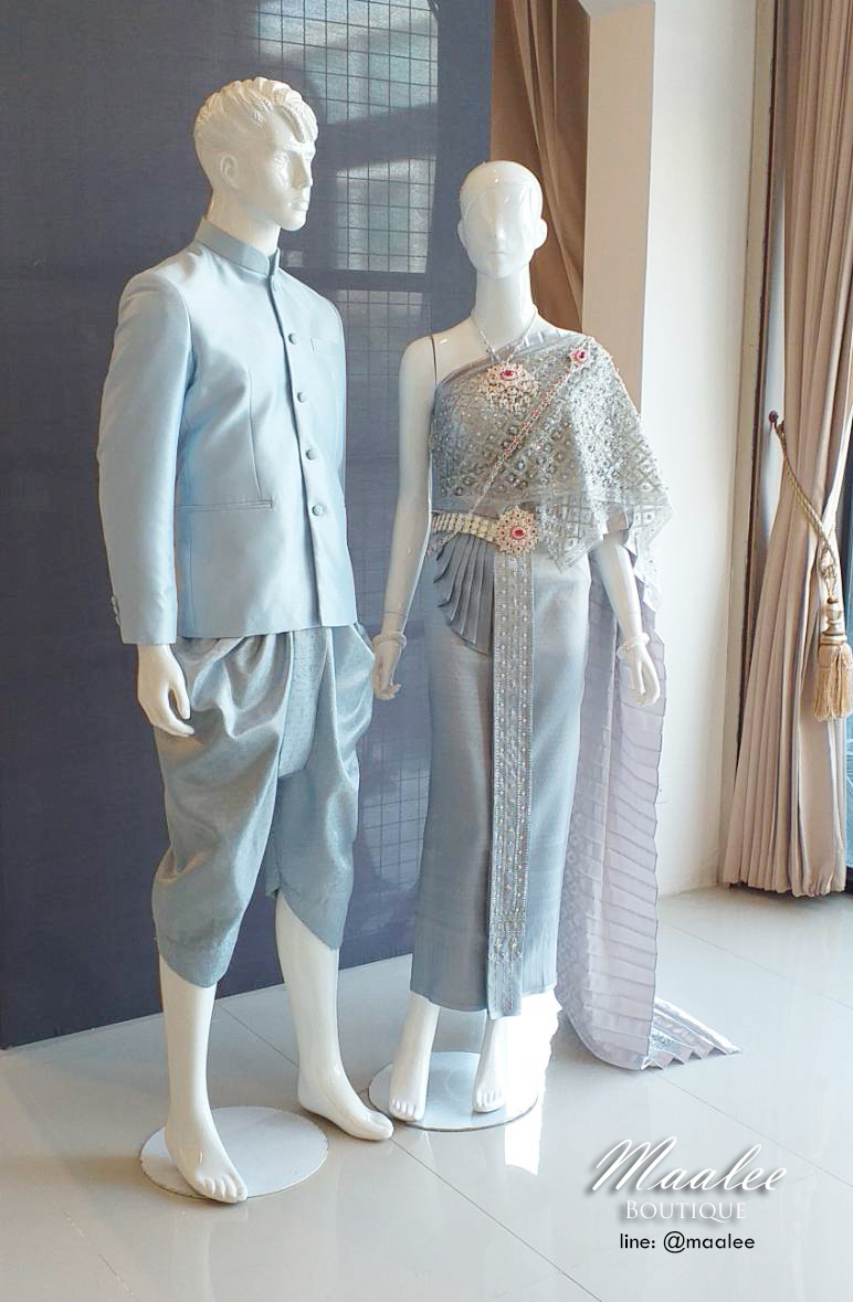 พร้อมเช่า ชุดแต่งงานไทยประยุกต์ ชุดหมั้นไทย สีเทาฟ้า เสื้อสูทไทย