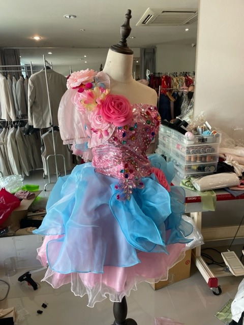 พร้อมเช่า ชุดแฟนซี เช่า 500 ชุดราตรีสั้น เกาะอกแต่งเลื่อมคริสตัสหรู กระโปรงผ้าแก้ว น่ารักฟรุ้งฟริ้ง