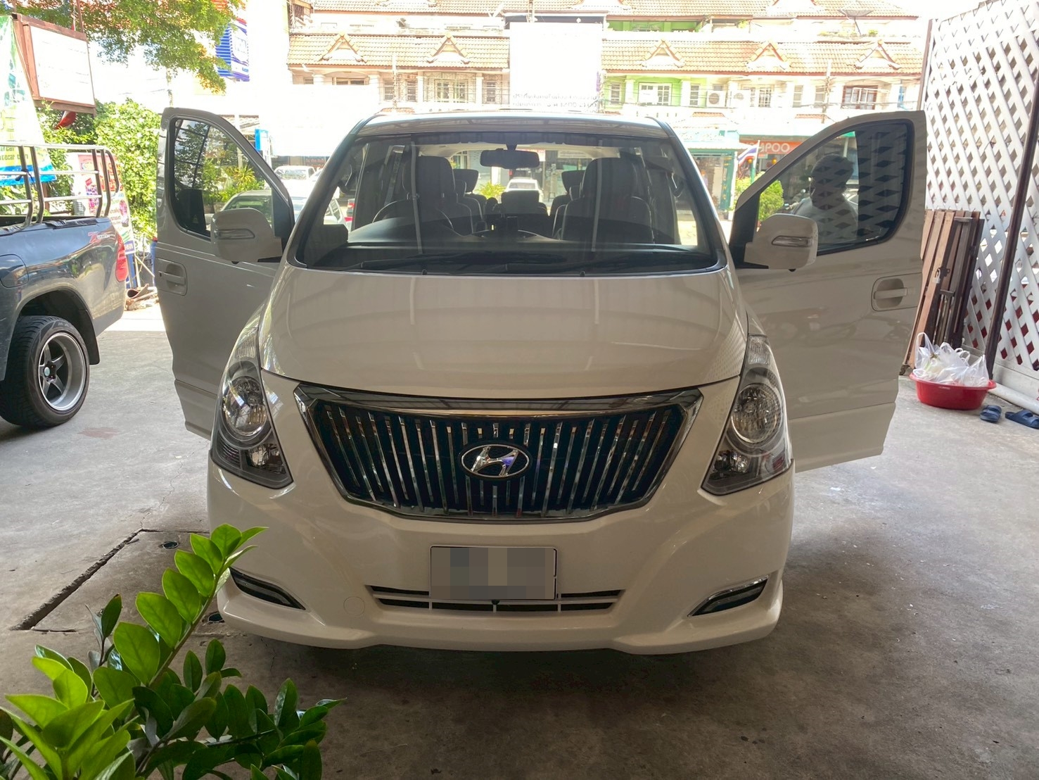 พรมรถตู้ Hyundai H1 Limited 2017 พรม6D สีเทาด้ายเทา เต็มคัน