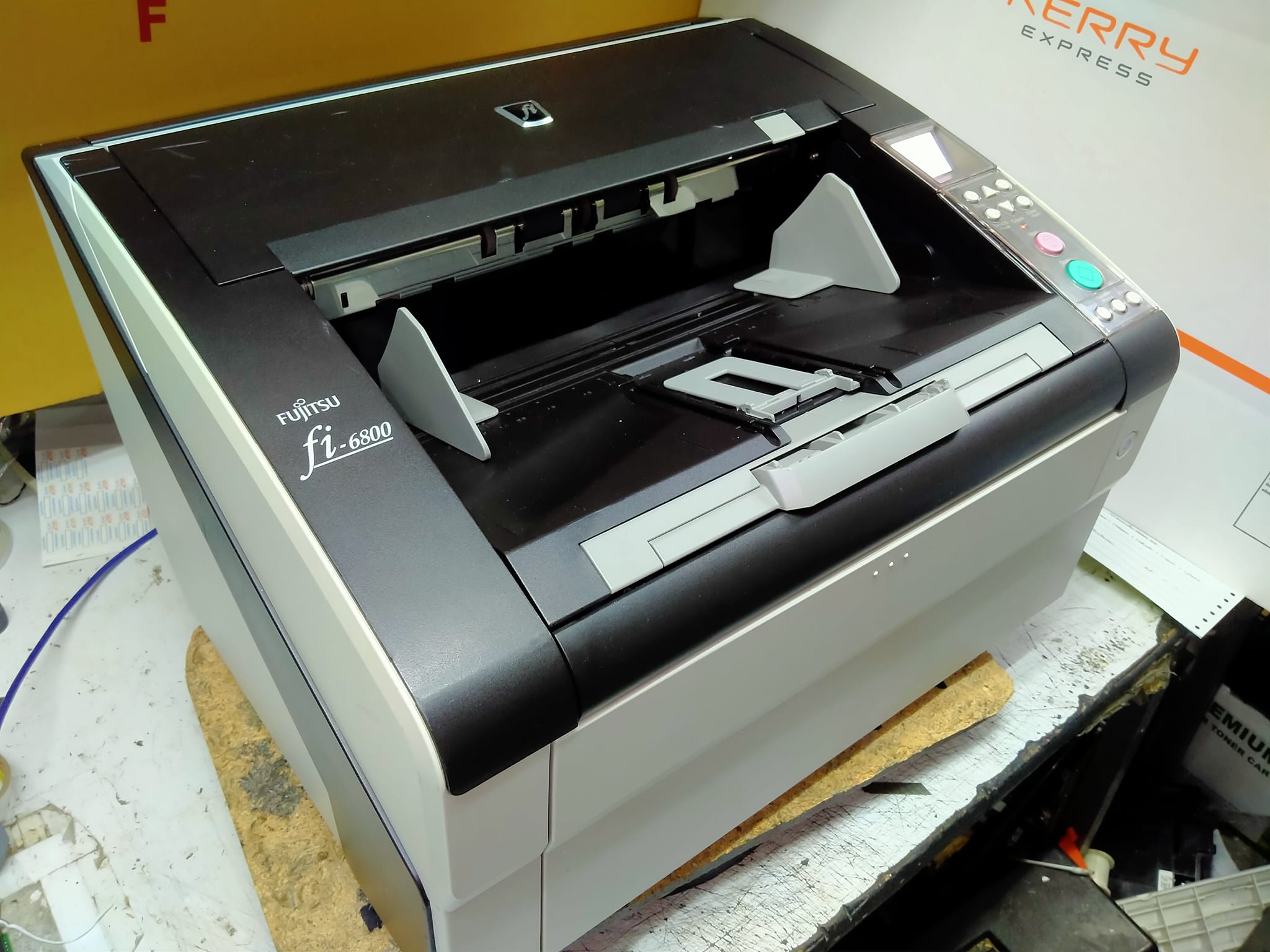 เครื่องสแกนเนอร์ไซส์ A3 Fujitsu FI-6800 มือสอง