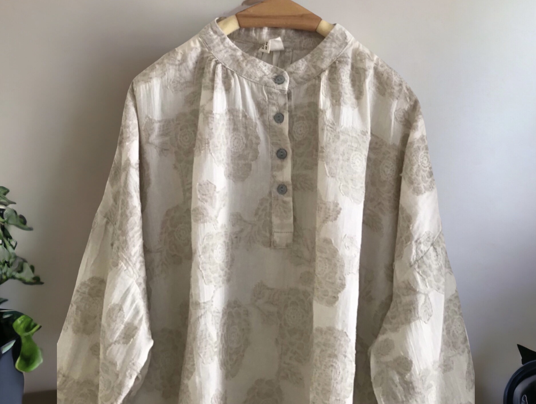 เสื้อคอจีนผ้าลินินผสมฝ้ายลายดอกไม้