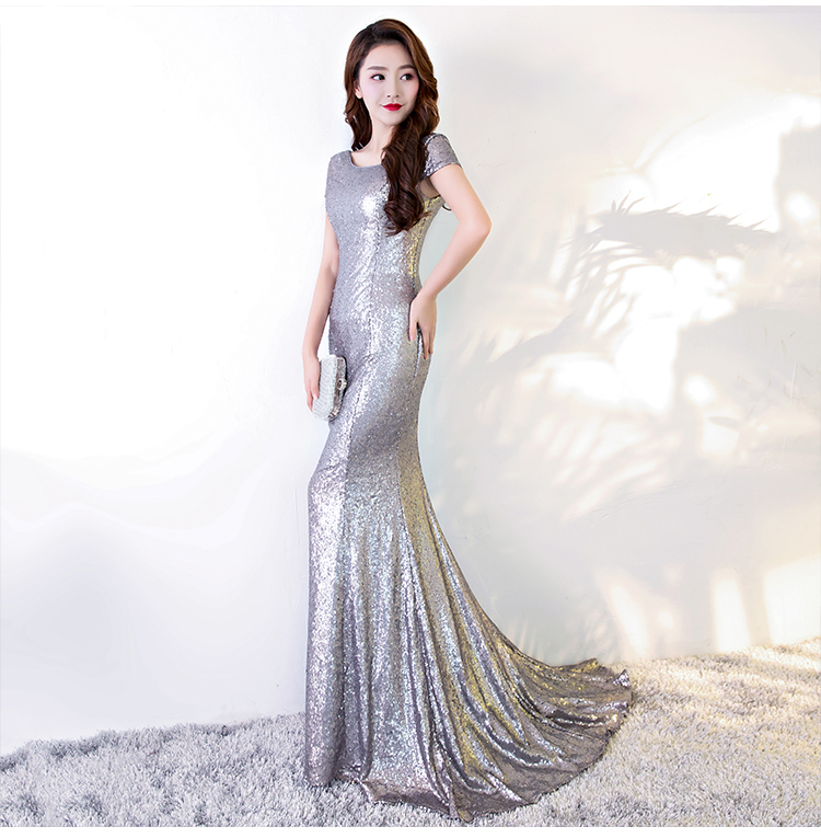 พร้อมส่ง ชุดราตรียาว แบบแขนสั้น ผ้าหลัง สีเทา เนื้อผ้าแต่งเลื่อมทั้งตัว ทรงหางปลา