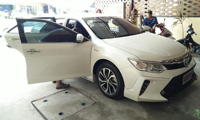 พรมไวนิลปูพื้นรถยนต์ Toyota Camry 2016 ไวนิลสีดำขอบดำด้ายแดง