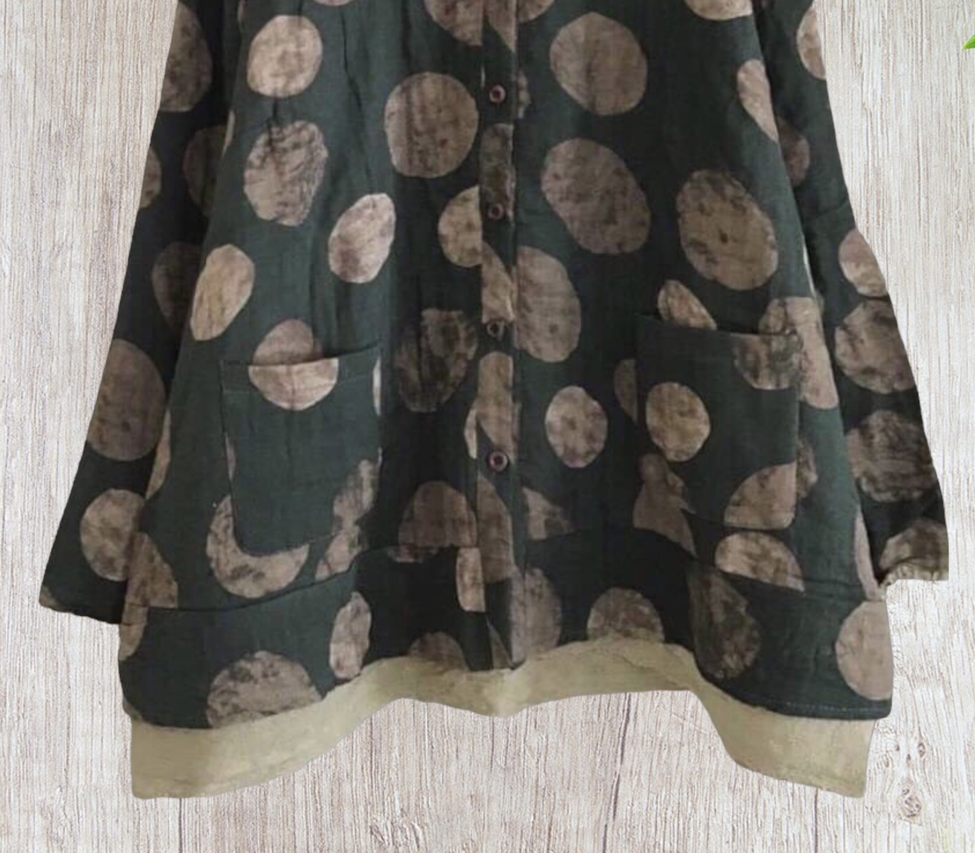 เสื้อผ้าป่านลายจุดแต่งกระเป๋า