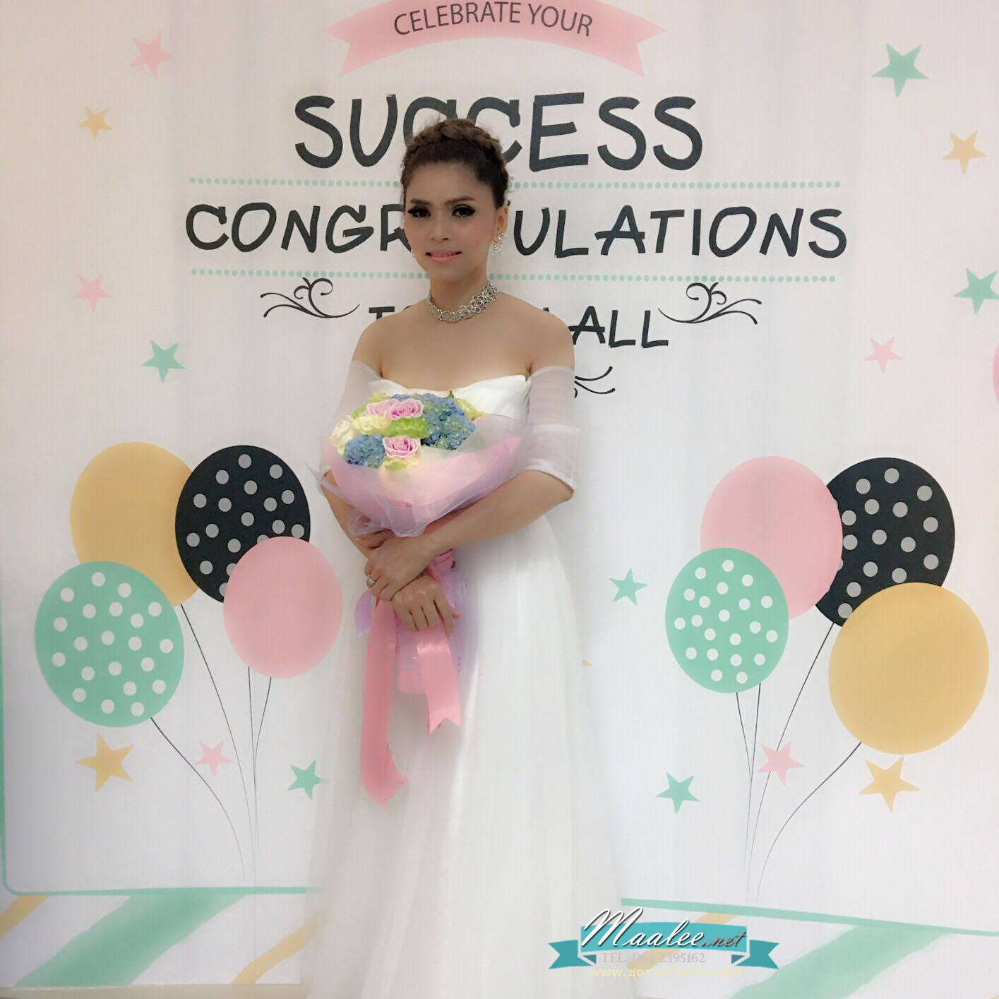 พร้อมเช่า ชุดราตรียาว & แบบปาดไหล่ สีขาว กระโปรงผ้าโปร่งตาข่ายนิ่ม ใส่สบายตัว อกจับจีบ เอวปักคริสตัลหรู (เชือกผูกหลัง)