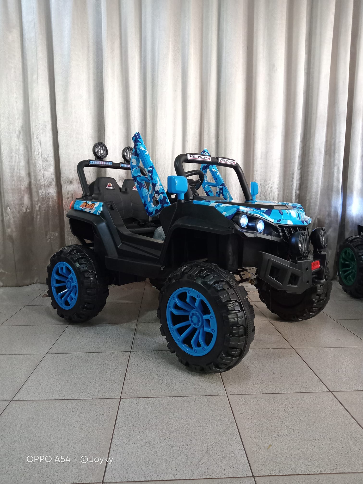 Jeep 4x4 Jeep กราฟฟิตี้ คันใหญ่