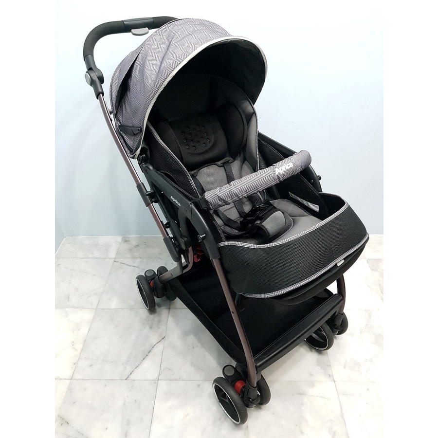 Aprica Optia Premium สีเทา