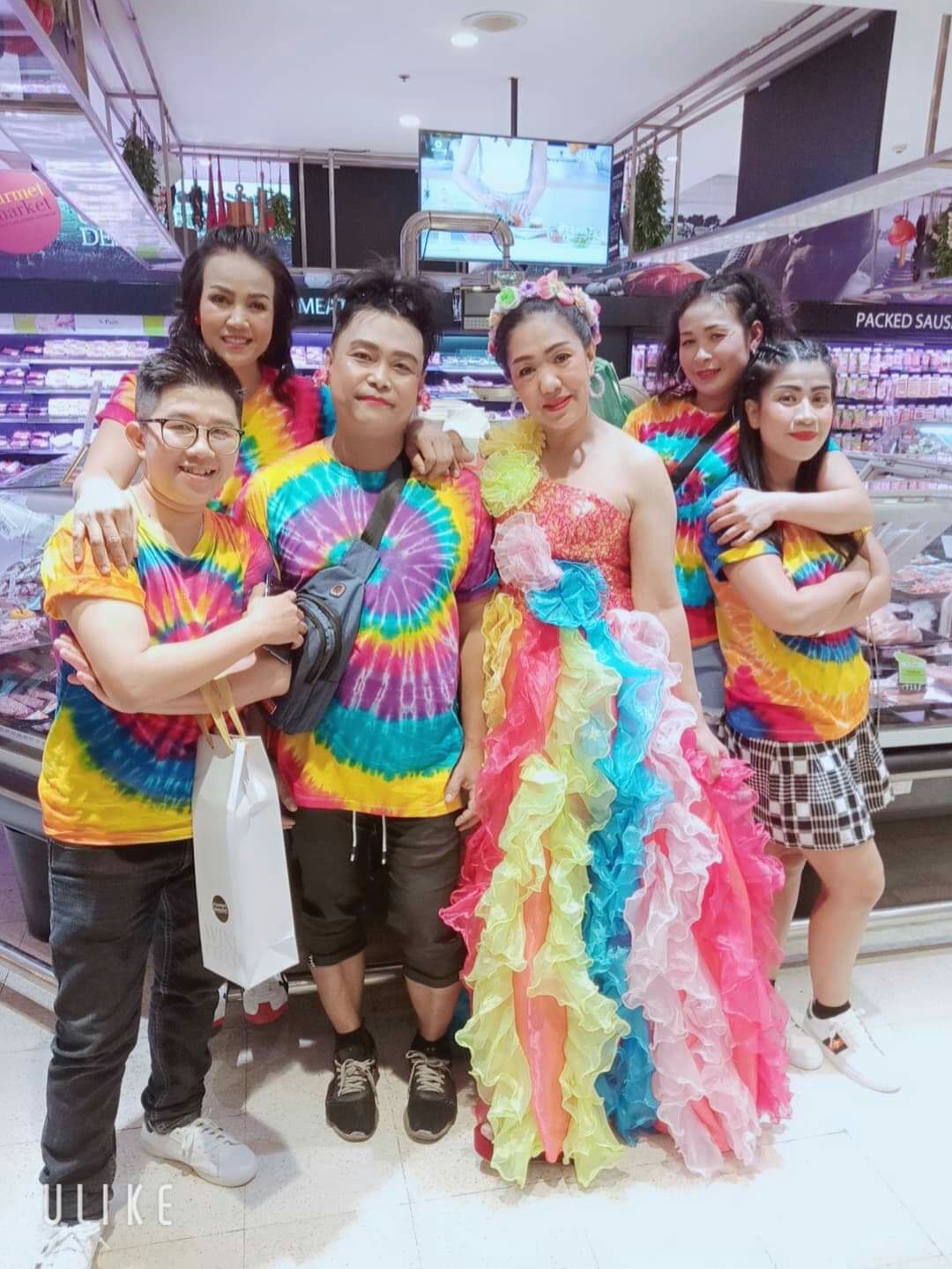 พร้อมเช่า ชุดแฟนซียาว ไหล่เดียว สีรุ้ง ระบายฟูสวย ไหล่เดียว (ซิปหลัง)