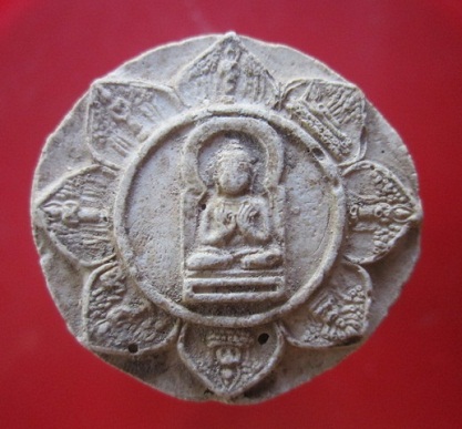 @@พระจันทร์ลอย พระพุทธจักรมงคลศรียเขต เนื้อผงไม่ทราบที่@@