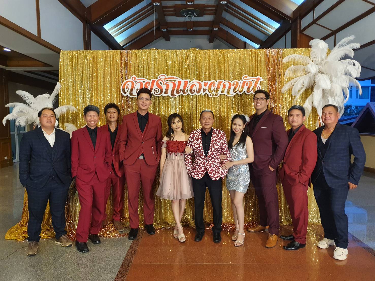 พร้อมเช่า ชุดสูทชาย สีแดงเบอร์กันดี คลาสสิก รุ่นกระดุมเดียว (พร้อมเสื้อกั๊ก) พลัสไซส์