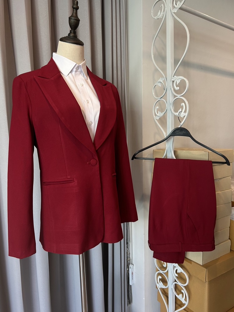 พร้อมเช่า สูทหญิง สูทสีเบอกันดี ทรงเข้ารูป สูทแฟชั่น