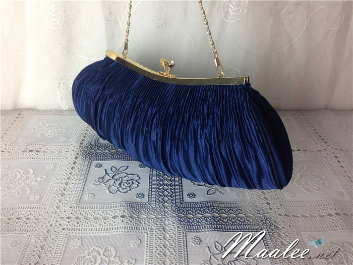 พร้อมส่ง Evening Clutch กระเป๋าออกงาน ผ้าซาตินอัดพลีท แต่งคริสตัลหรู พร้อมสายโซ่สะพาย สั้น/ยาว (เลือกแบบด้านล่าง)