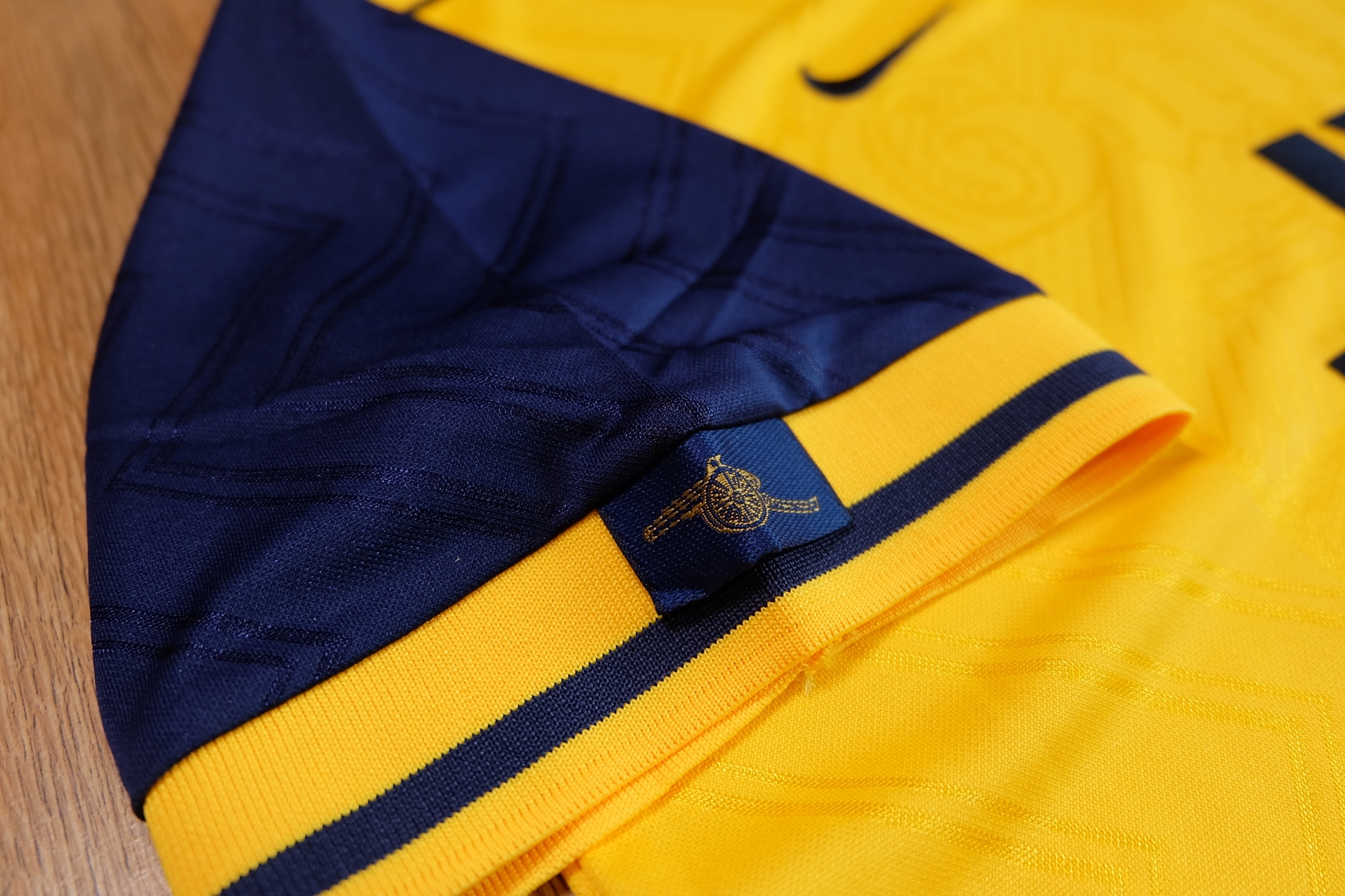 Arsenal 1996/96 Vintage Jersey เสื้อฟุตบอลอาร์เซนอลย้อนยุค JVC