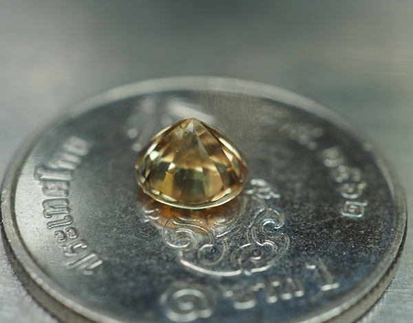 เพทายกัมพูชา 1.10 กะรัตสีน้ำตาลอ่อน (0939)