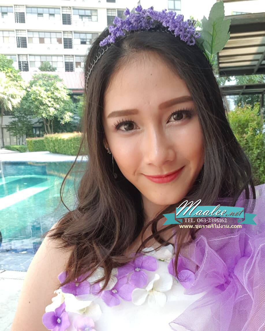 พร้อมเช่า ชุดแฟนซี ชุดราตรียาว ไหล่เฉียงแขนตุ๊กตา สีม่วง ขาว แต่งดอกไม้สามมิติ