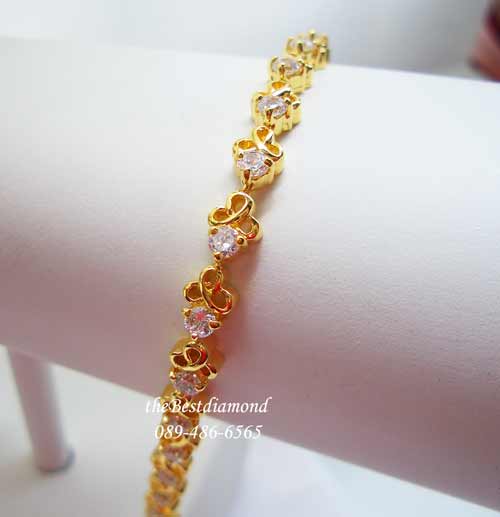 BC005===สร้อยข้อมือเพชรรูปดอกจิกแบบโปร่งรอบวง=== ดีไซน์น่ารักๆ เป็นรูปดอกจิกแบบโปร่งๆ วางติดๆกัน ดูน่ารัก งานเหมือนจริงสุดๆ หรูหราพอสมควร