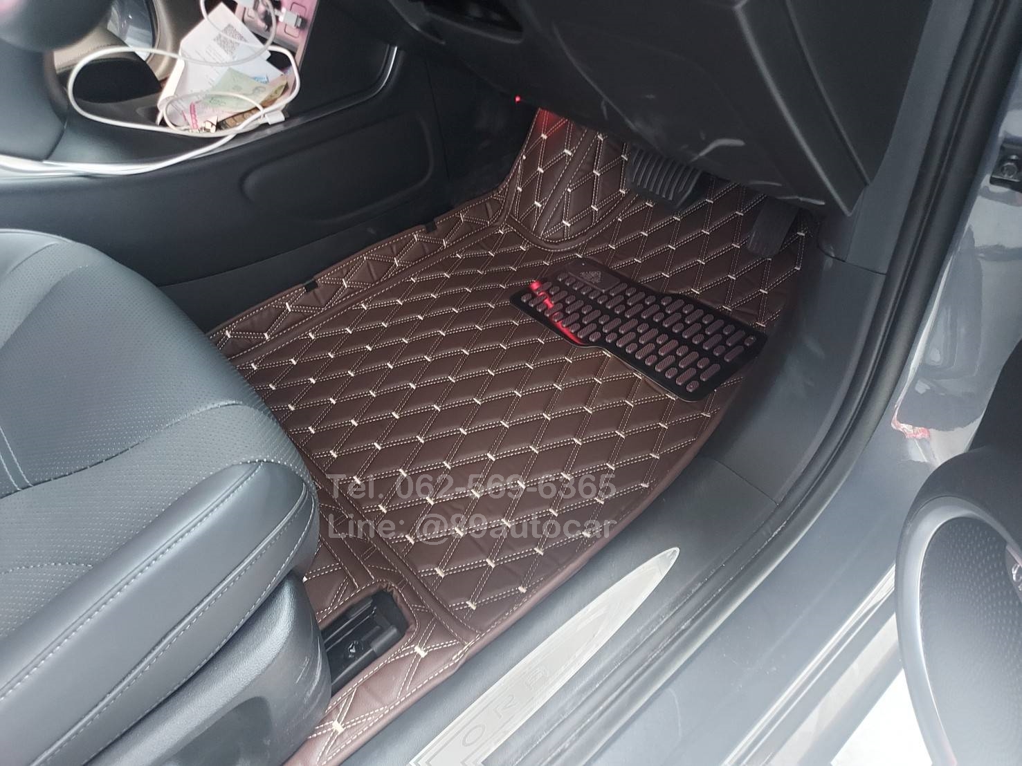 พรมรถ Ora 07 ปูพรมVVIP กาแฟด้ายทอง เต็มคัน 8 ชิ้น