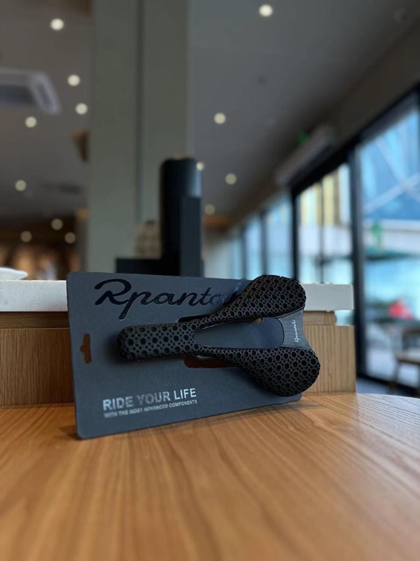 Rpantahi Carbon Saddle