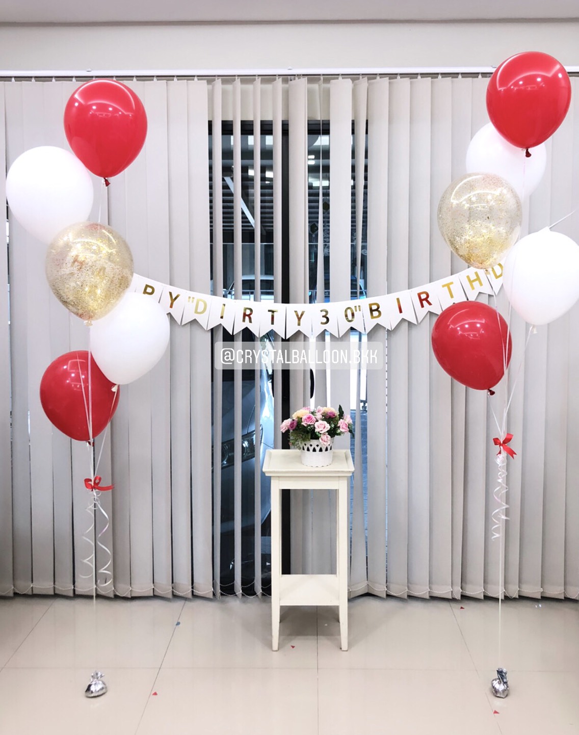 ลูกโป่ง วันเกิด พร้อม ป้ายธง Happy Birthday พร้อม ช่อลูกโป่ง ช่อ 5 ลูก 2 ช่อ,ลูกโป่งใส ใส่กลิตเตอร์ พร้อม ป้ายธง ตัวอักษร 7 ตัวอักษร พร้อมตกเเต่ง สามารถเปลี่ยนสีลูกโป่ง/เปลี่ยนสี-ป้ายธง/เปลี่ยนข้อความได้