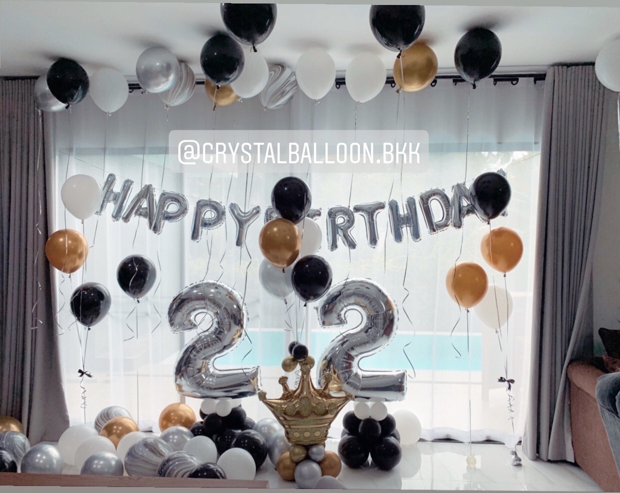 ลูกโป่ง วันเกิด พร้อม ตัวอักษร HAPPY BIRTHDAY สีเงิน พร้อม ฟอยล์ตัวเลข ขนาด 40" ตั้งฐาน 2 ตัว,ฟอยล์ตกแต่ง ตั้งฐาน 1 ตัว,ลูกโป่งโปรยพื้น 25 ลูก,ลูกโป่งลอยฝ้า 14 ลูก,ลูกโป่งลายหิน USA 7 ลูก,ช่อลูกโป่ง พร้อมตกเเต่ง สามารถเปลี่ยนสีลูกโป่ง/เปลี่ยนสี-ตัวเล