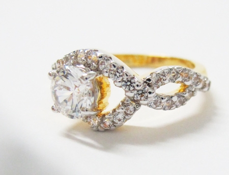 BR213+แหวนดีไซน์ เก๋ เรียบ หรู งามมากๆๆ เหมือนของแท้สุดๆเล่นไฟวิ๊งๆ รับประกันความสวย