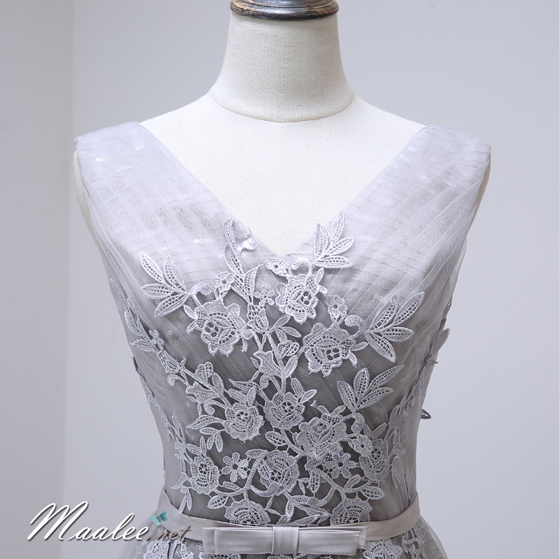 พร้อมเช่า ชุดราตรีสั้น แขนกุด สีเทา แต่งลายลูกไม้ ผ้าตาข่าย ข้างในปักเลื่อมสวย